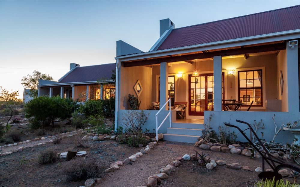 Karoo-View-Cottages-View-Cottage-2-with-lights-on-5274